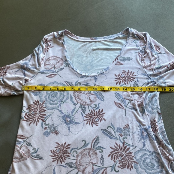 Top - Picture 2 of 3